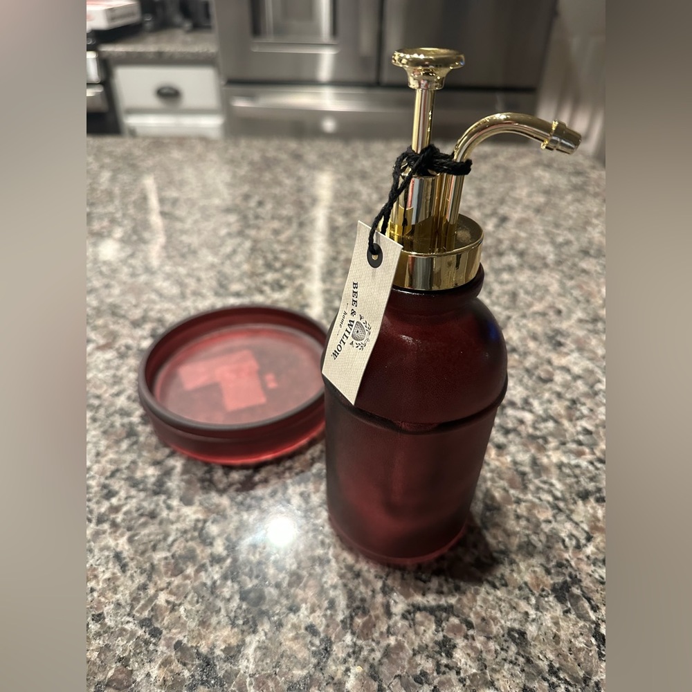 New  - Wine colored bathroom/ Vanity accessories